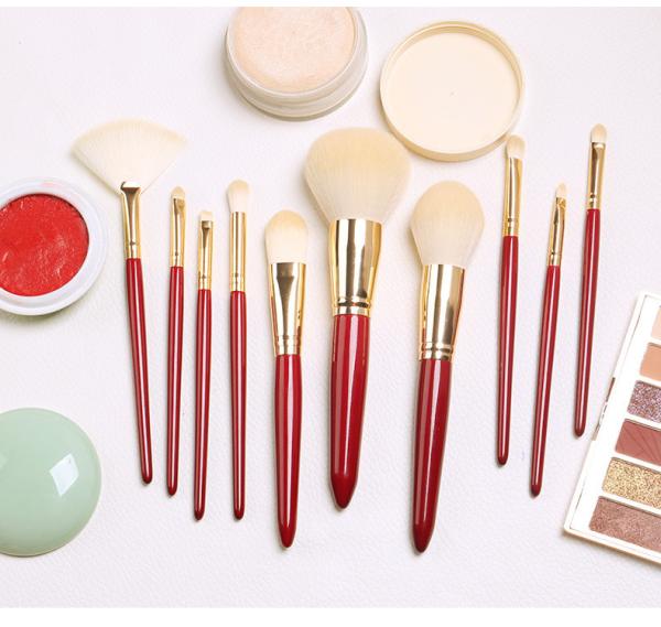 Red Wood Handle Powder Foundation Brush Single Rose Type Appearance CNAS Approved
