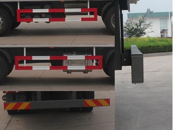 HOWO Refrigerated Box Truck With Air Intake System / Optional High Bumper