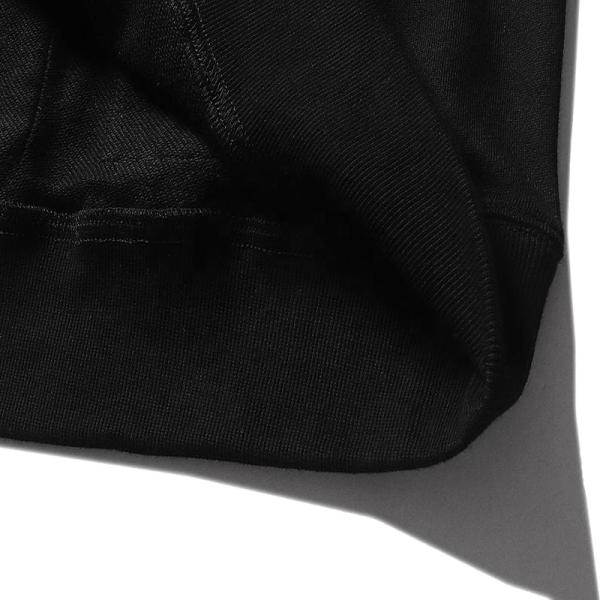 Равнина осени случайная покрасила простую фуфайку шеи экипажа без клобука