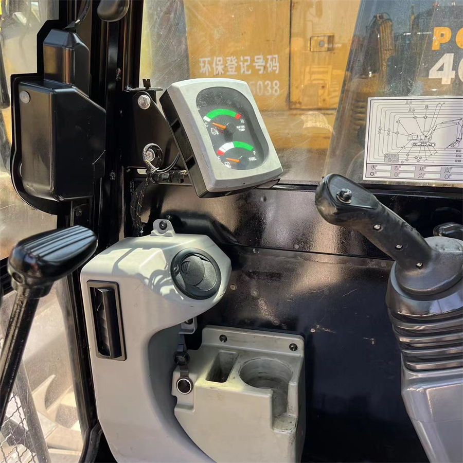 Маленький экскаватор CAT 307E2 весом 7 тонн с пальцем
