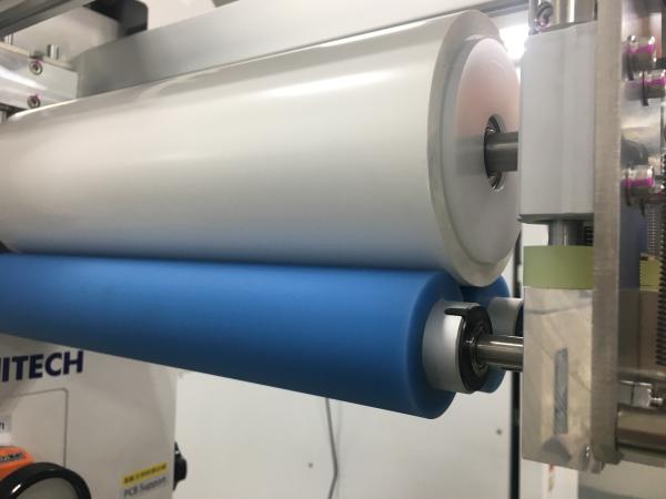 Rolo de limpeza de superfície inline do papel de rolo do papel de máquina do PWB do rolo de papel esparadrapo antiestático limpo branco do PWB da cor 300mm