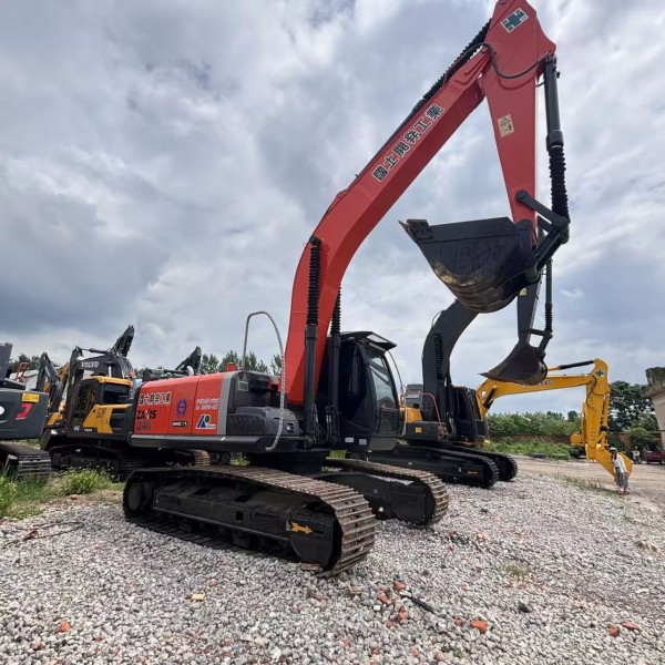 Earthmoving Hitachi ZX240 Repossessed Mini Excavators Crawler 24 Ton 132KW