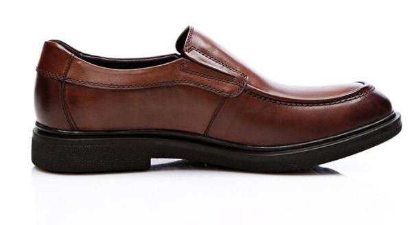 Sapatos de negócios com sola macia, calçados, calçados masculinos, calçados de condução de couro castanho.