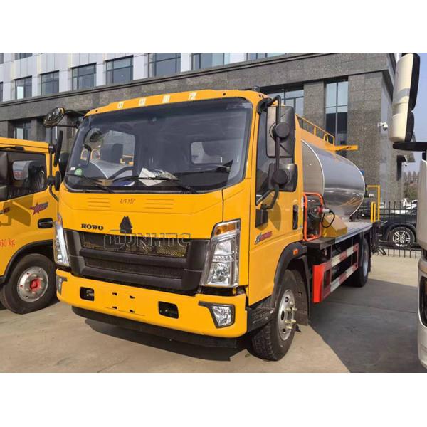 HOWO 4m3 Road Construction Machinery Bitumen Distributor Sprayer Best Price