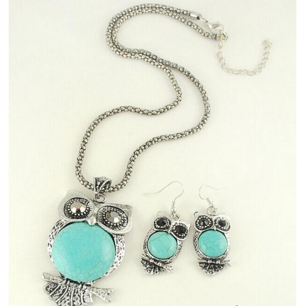 Big European and American vintage owl necklace long necklace of natural semi-precious turq