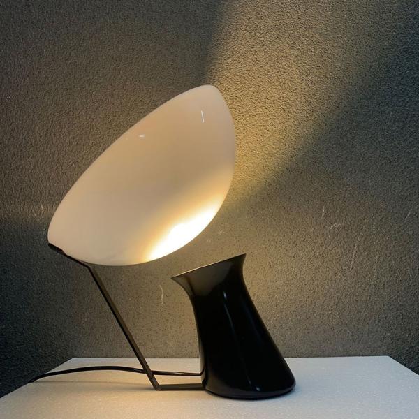 Artistic Creative Desk Light Hotel Villa Decorative Light Minimalist Post-modern Table Lamp