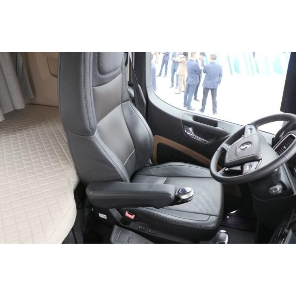 600L Fuel Tank Tractor Truck with Air Suspension Driver Seat and >8L Engine Capacity
