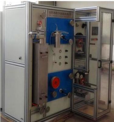 A indústria clara projeta a coloração de fibra ótica e o rebobinamento fazendo a máquina