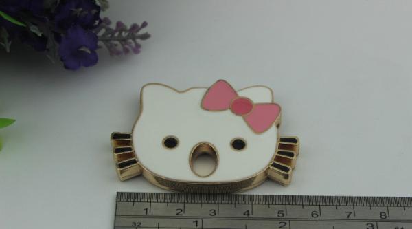 Beatiful hello kitty patter decorative light gold metal purse turn lock