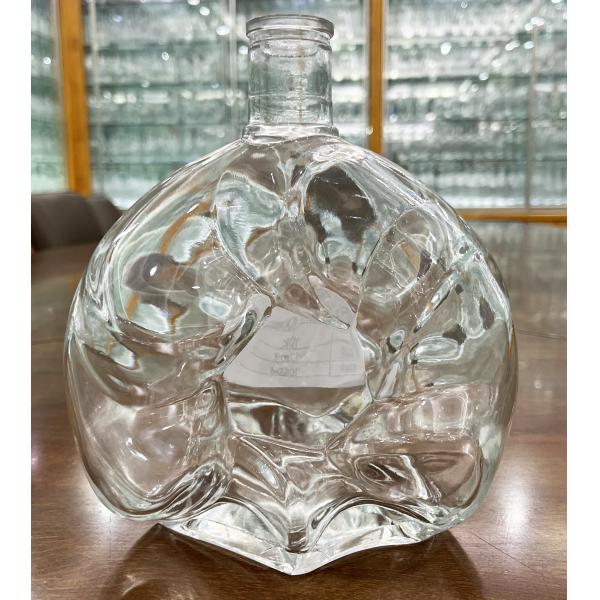 Bouteilles de vodka en verre de 500 ml 700 ml 750 ml personnalisées avec surface d'estampage à chaud