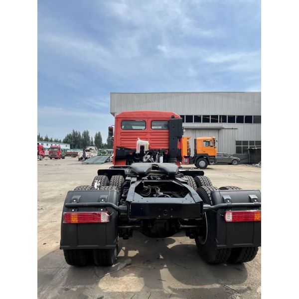 SHACMAN dump truck, equipped with a quick-shift gearbox and a diesel engine