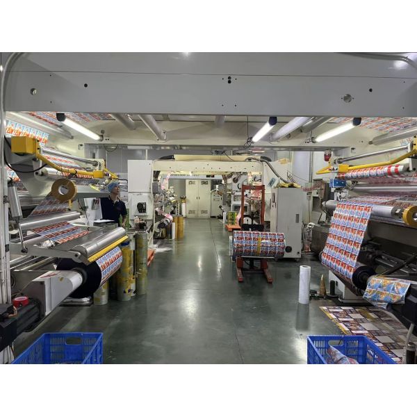 Customizable PE Sustainable Packaging Film 2 3 4 Layer Construction Gloss Surface Finish