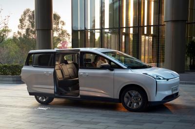 Veículo de FAW Benteng Nat Pure Electric Car MPV 5 Seater New Energy para famílias