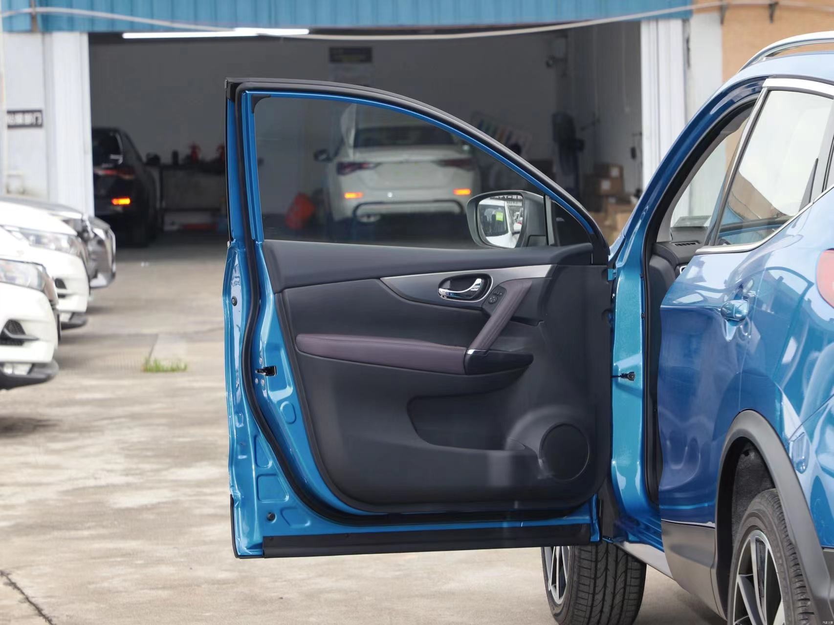 Бензин компакта SUV версии Nissan Qashqai 2022 2.0L CVT XV Zhixiang 5 мест