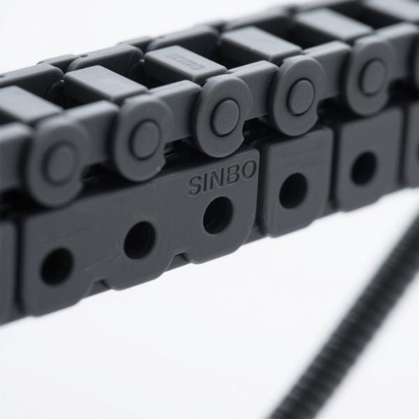 Robótico industrial portador de cable de nylon resistente al aceite Alta flexibilidad Bajo ruido Sistema de soporte de base de separación interna