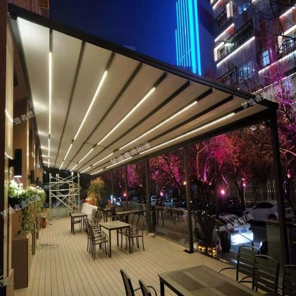 産業用アルミパティオカバー 紫外線耐性ポリエステルキャノピ 商用引き下げ可能なLED日陰システム