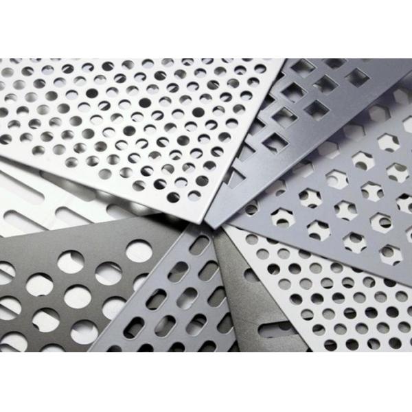 複数の用途でカスタマイズ可能な穴を開けた金属シート