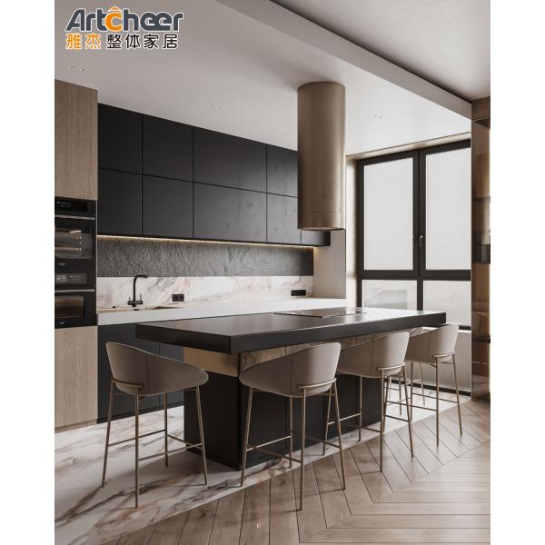 Деревянные шкафы для кухни в роскошном стиле с кухонным островом, столом и аксессуарами