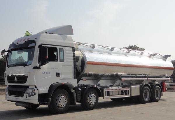 8*4 Sinotruk sino truck HOWO oil tanker truck 20000 liters 25000 liters 30000 liters