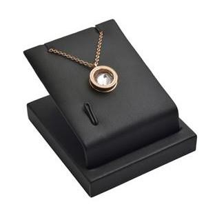 PU Leather Chain Necklace Display Stand Chemical Resistance For Jewellery Store Showcase