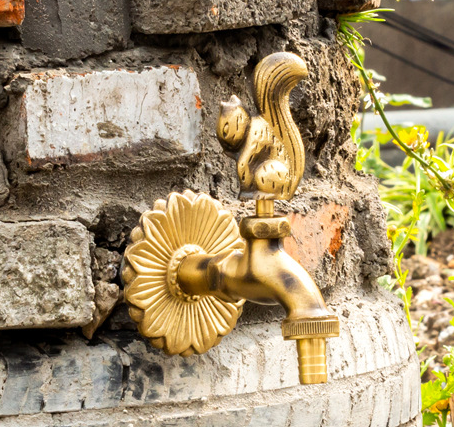 Animal Shaped Handle Antique Brass Outdoor Water Tap And Sprayer
