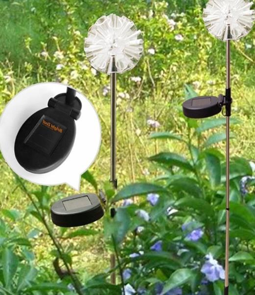 A estaca solar da cor do RGB ilumina a decoração exterior, luzes solares conduzidas da estaca do jardim