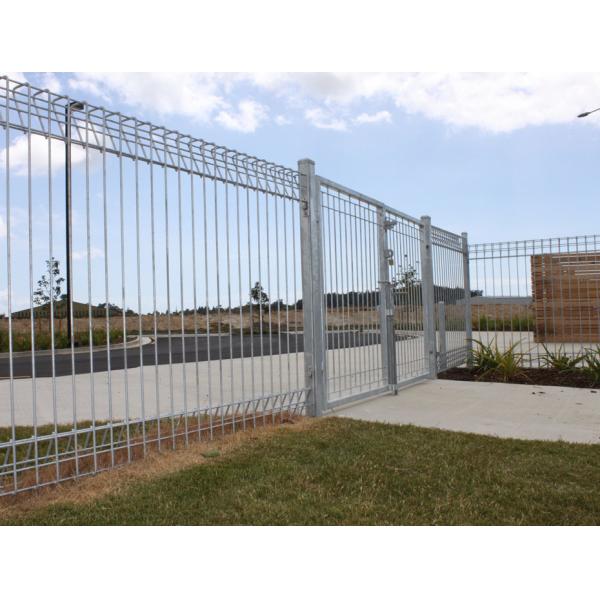 Beautiful Looking Euro Ral6005 Rolled Top Fence For Gated Community Guard House