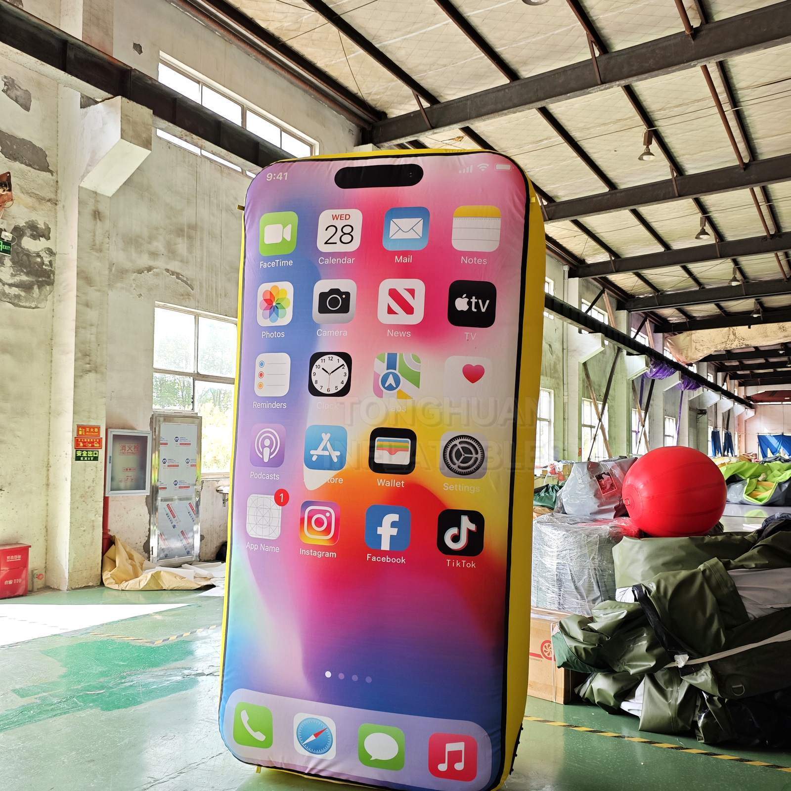 Custom Giant Inflatable Smartphone Advertising Model with Full Color Printed Screen for Brand Promotions Exhibitions and Retail Displays