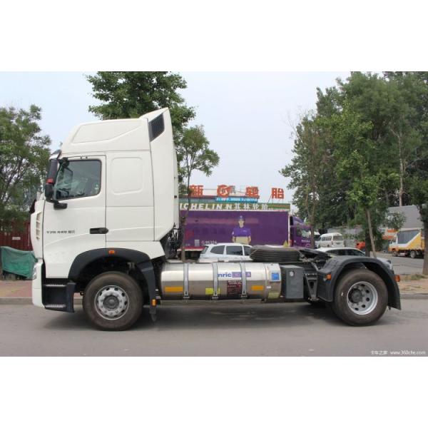 Sinotruk HOWO T7H 4*2 Dangerous Goods Towing Truck Head with Engine Capacity 8L at a