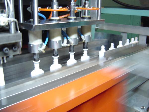 lotion bottle 2 layer HDPE Blow Molding Machine with defleshing system