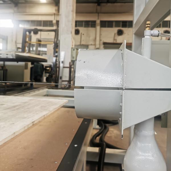 Máquina de corte de espuma de PU industrial controlada por computador com fio abrasivo de alta velocidade