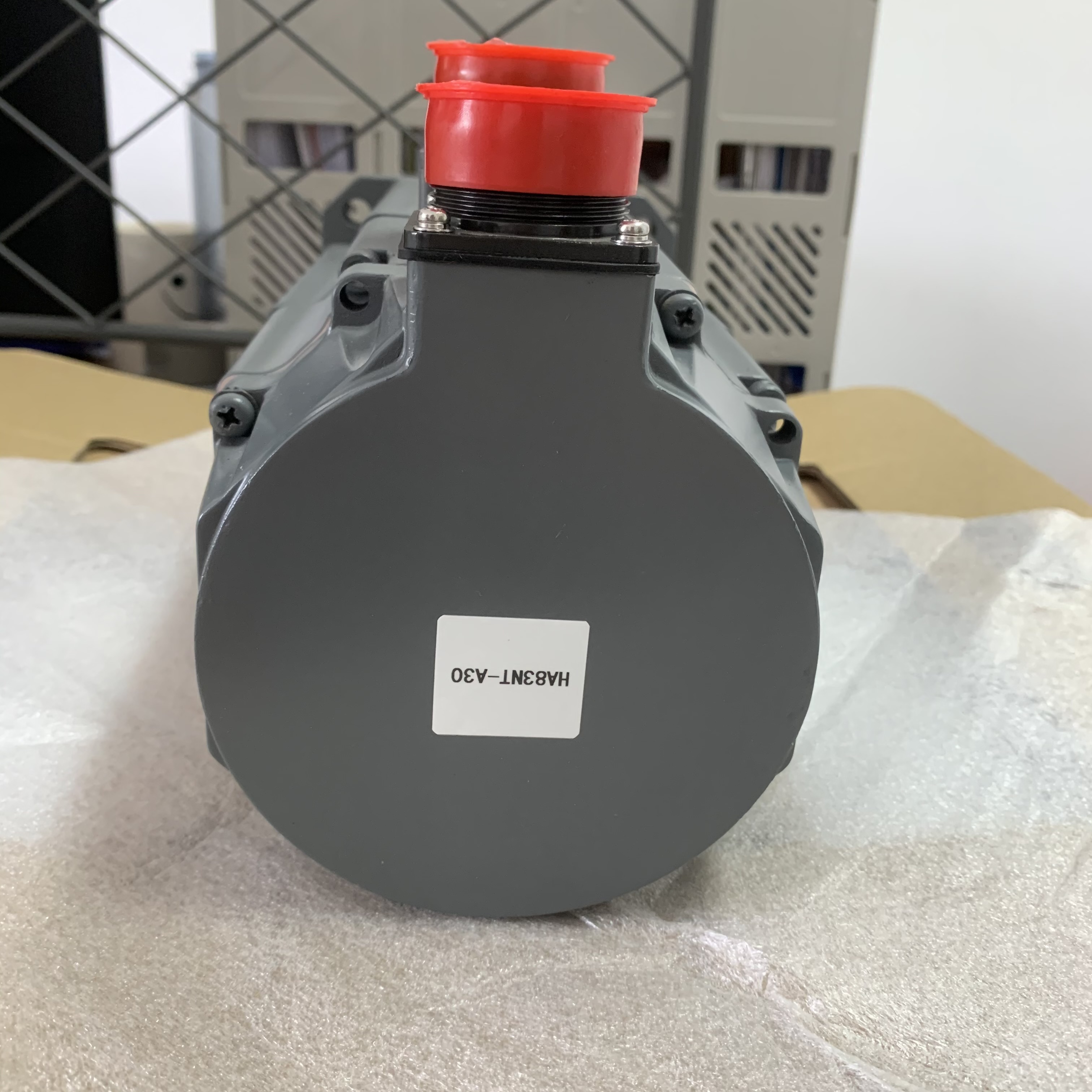 Мотор сервопривода AC Мицубиси HA83NC-S 3 KW 141 v УЧАСТКА 1 3000 RPM 5,2 ЦЕНА CIB НОВАЯ И ПЕРВОНАЧАЛЬНАЯ ХОРОШАЯ