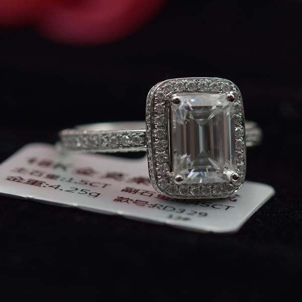 DEF Color Moissanite Jewelry 18K White Gold Ring Emerald Cut Diamond For Wedding