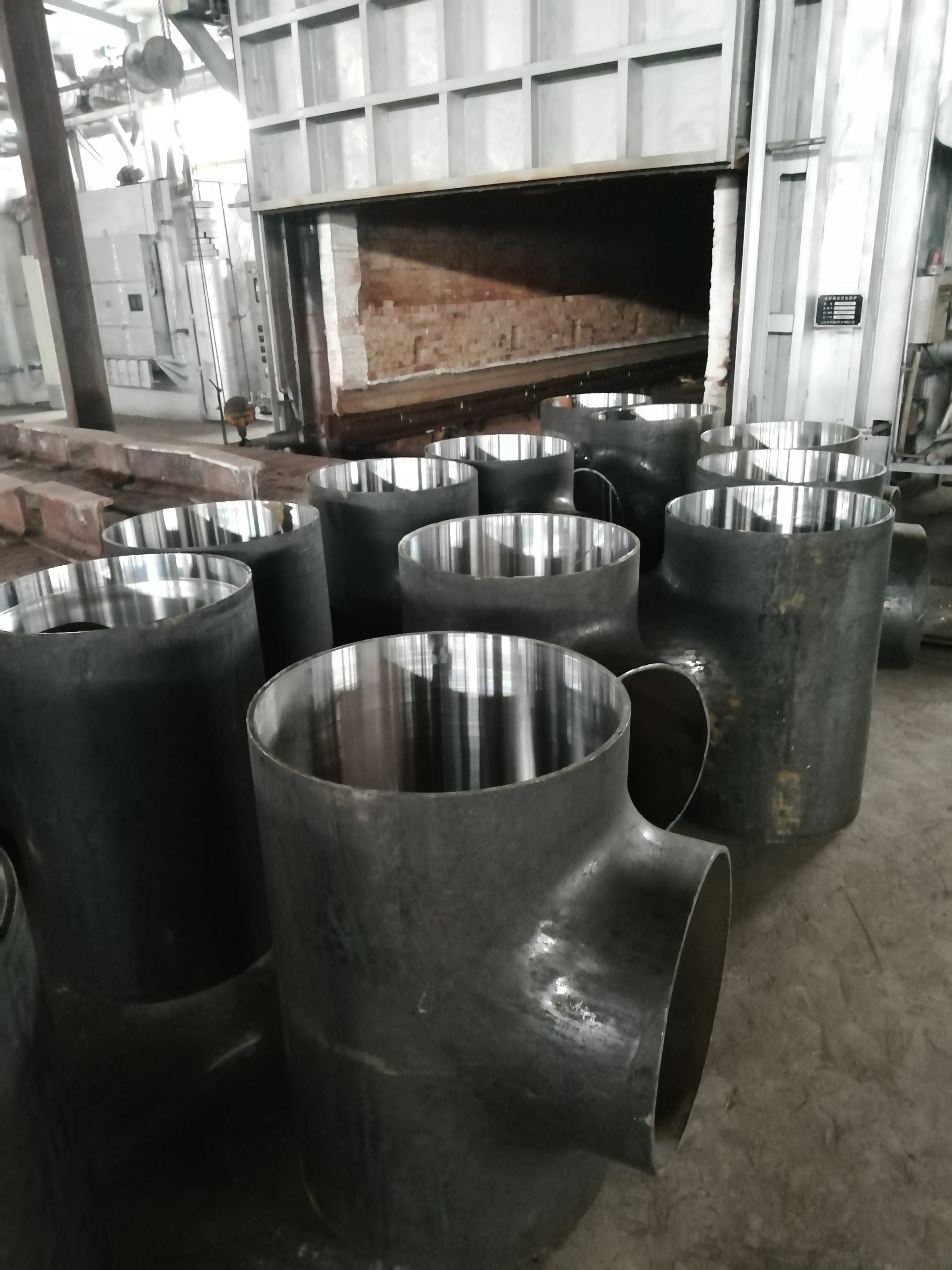 Черный тройник штуцера трубы картины ASME B16.5 A234 WPB