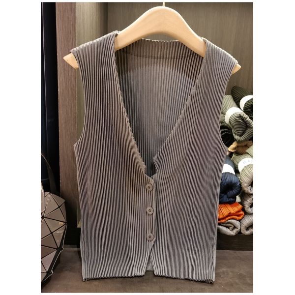 Women's Casual Waistoutwear Short Jacket Spring Summer New Thick Toothpick Pleated Sleeveless Vest with Button Pure Color
