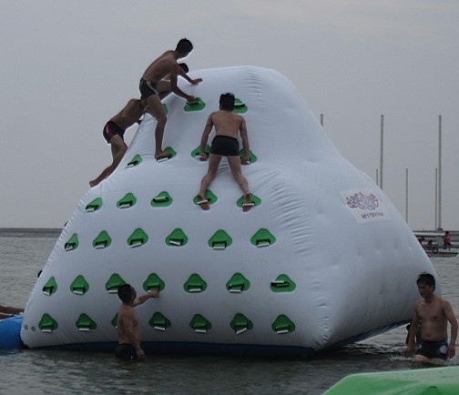 Commercial Floating Aqua Park Inflatable Water Park Designed for Outdoor Water Challenge Activities Resort Entertainment Camp Projects And Seasonal Tourism Operations