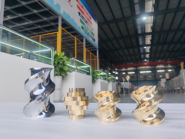 Conception d'éléments de vis spéciaux OEM pour extrudeuse à vis jumelées JSW