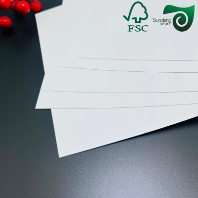 FSC 230g 250g 300g 400g SBS Papeterie à rouleaux de carton à haute rigidité pour les boîtes cosmétiques