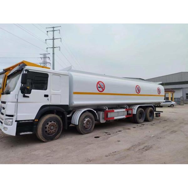8L Engine Capacity Fuel Tank Truck for Oil Gas Diesel Transportation