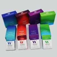 A caixa cosmética pequena do cartão da cor vermelha corrugou caixas do encarregado do envio da correspondência para o retalho