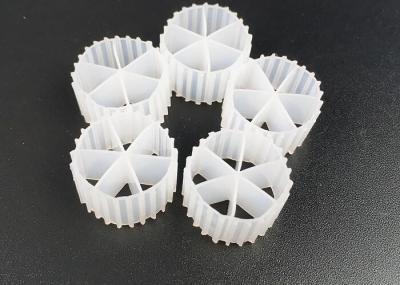 Meios de filtro das lagoas de peixes MBBR dos Biochips K1 período de longa vida 25mm x 12mm de 20 anos