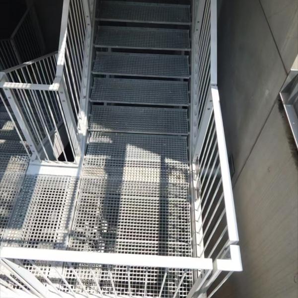 Machine Pressure Welded 3mm Cross Bar Industrial Steel Floor Decking Grating