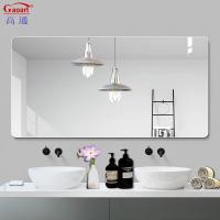 Espelho de banheiro em estilo moderno para decoração de banheiro simples