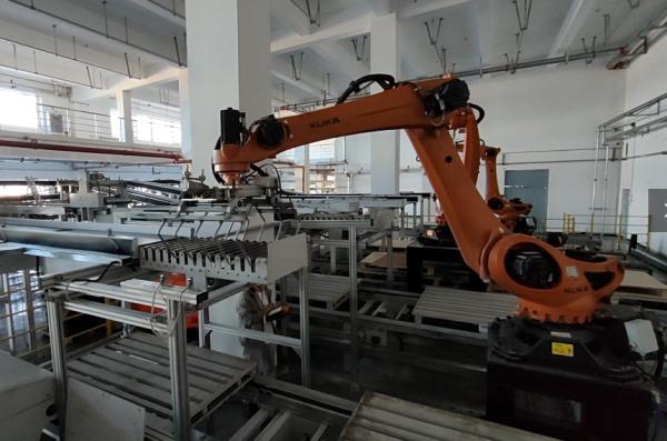 パレタイジングマシン KUKA KR60 シーリング 包装用ソリューション