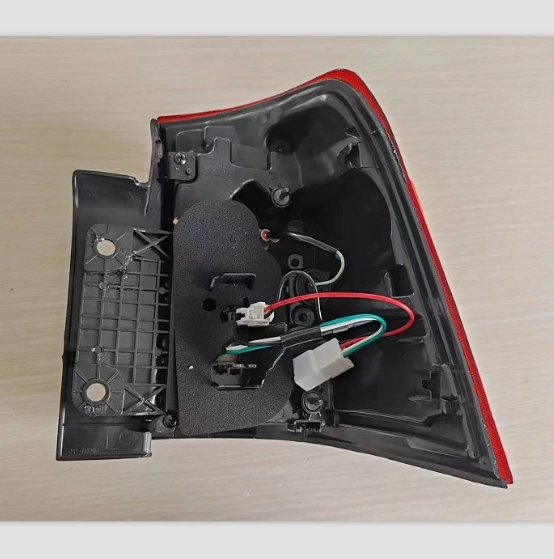 81561‑60A80 Left Tail Light 81551‑60A80 Right Tail Lamp Rear Lighting Repair Parts For Toyota Prado