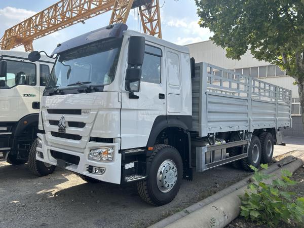 Caminhão de carregamento de vedação Tipo de carroceria Caminhões de carga usados Sinotruk Howo Caminhão de carga de vedação Caminhão de carga com reboque de carga completo