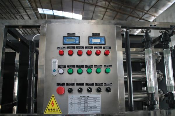 3TPH 5.5kW-380-415V 3xSS304 Tanks Brackish Water Reverse Osmosis Water Plant