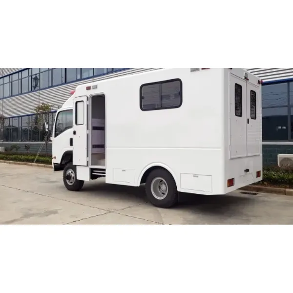 Japanese Brand Isuzu 4X4 Npr Series 700p off-Road Transport Ambulance with Medical Equipment
