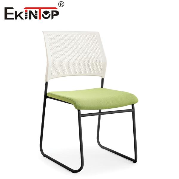 プロフェッショナルな雰囲気を創る スリムで機能的なトレーニング椅子