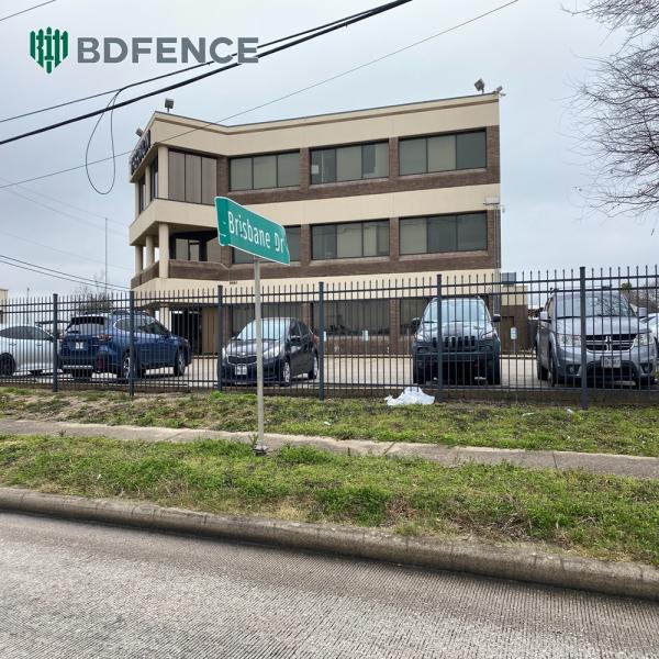 Side Tubular Steel Fence Space-Saving
